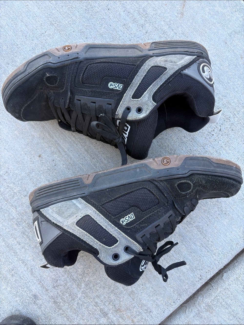 DVS Men’s Black Low-Top Lace-Up Skate Sneakers - Picture 3 of 6